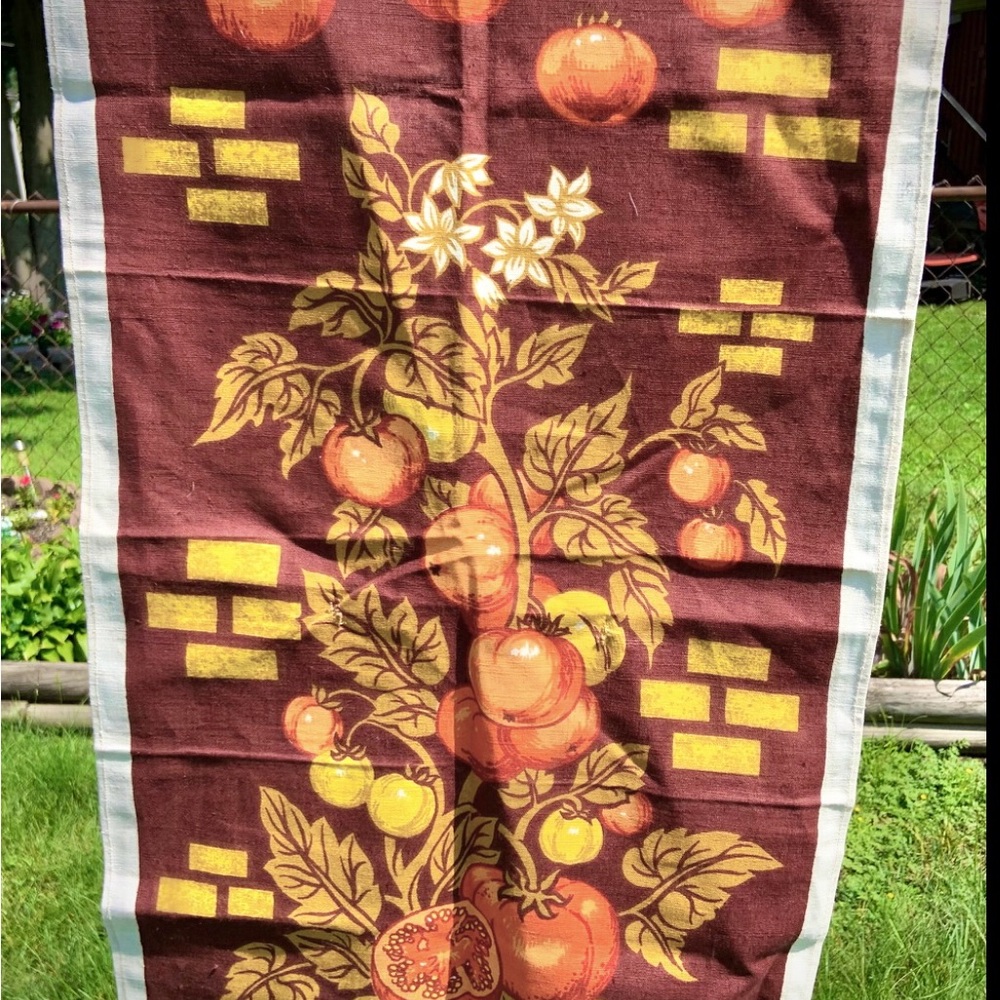 Vintage 60’s MCM Ripe Tomato on Vine Linen Tea Towel #0910254